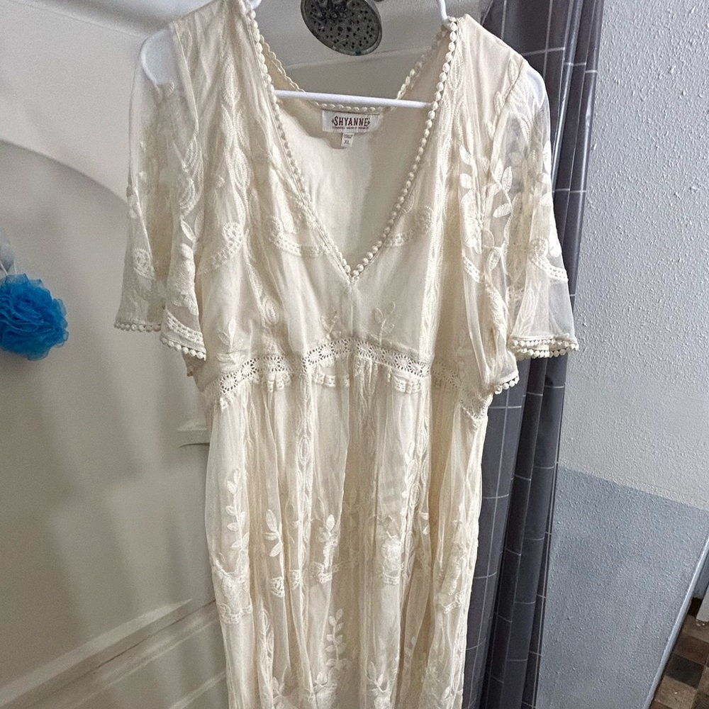 Shyanne XL cream dress